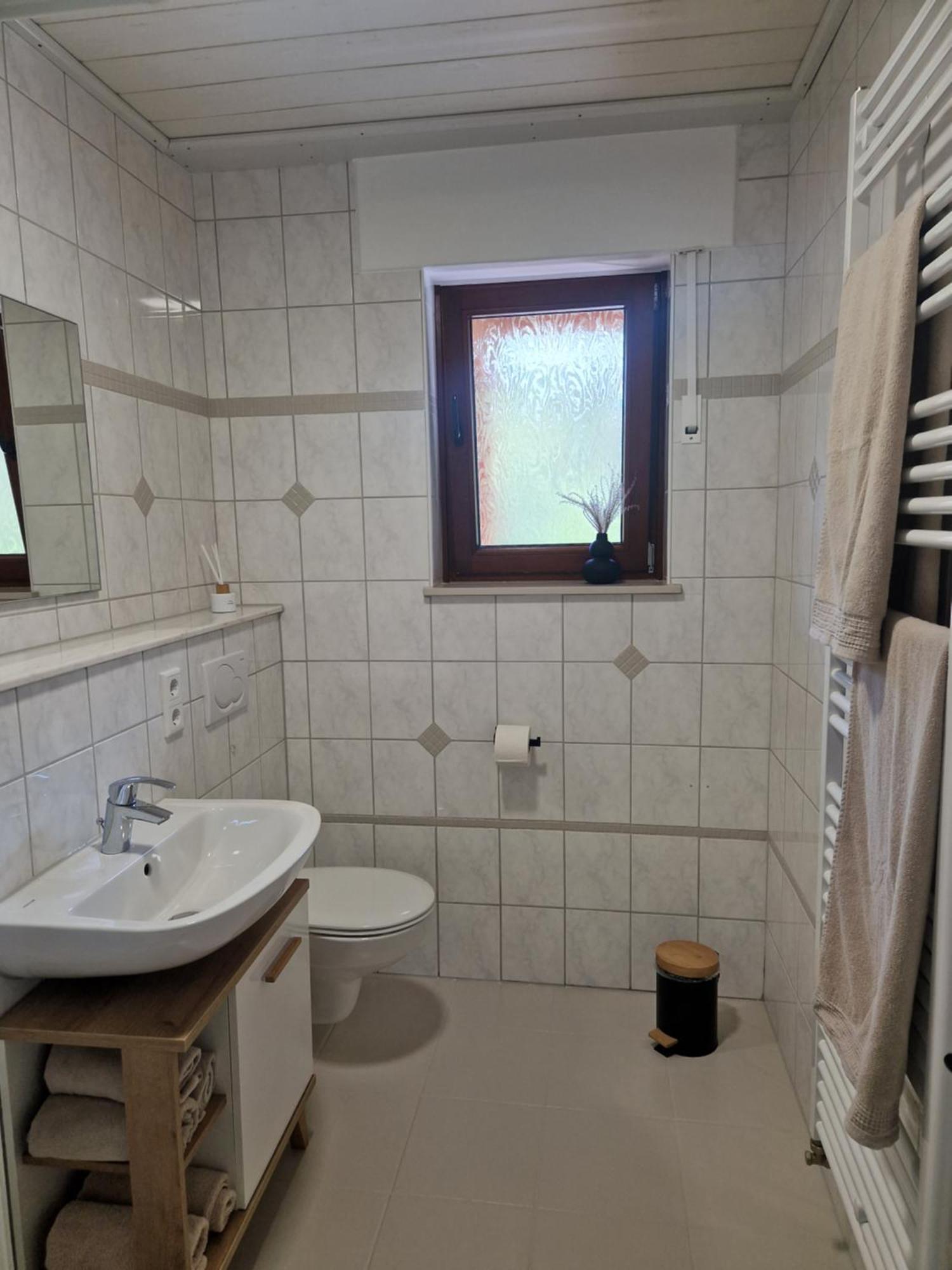 Haus Daut Fewo Mit Hallenbad فيلنغن الغرفة الصورة